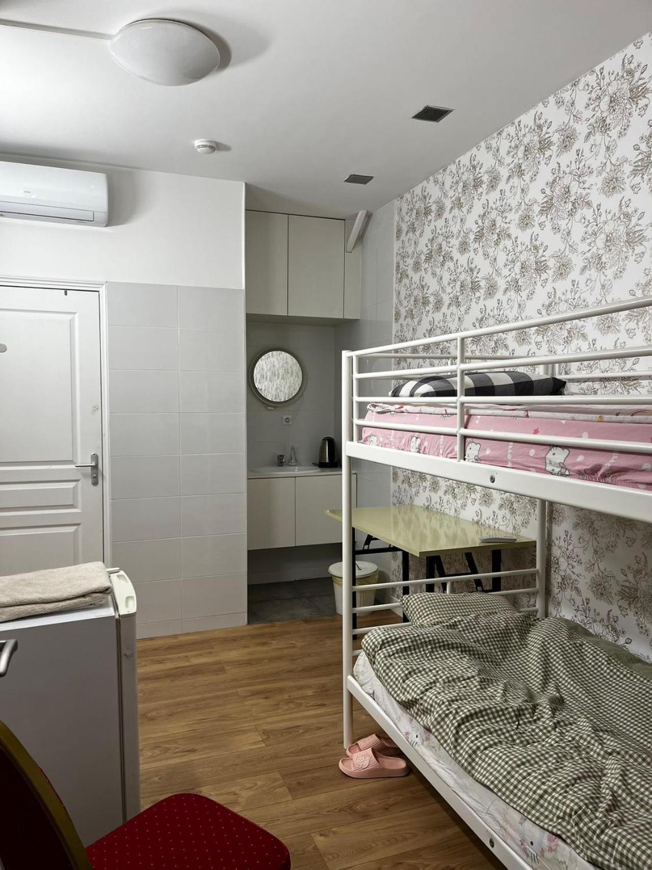 Chez Mia Paris Hostel Екстериор снимка