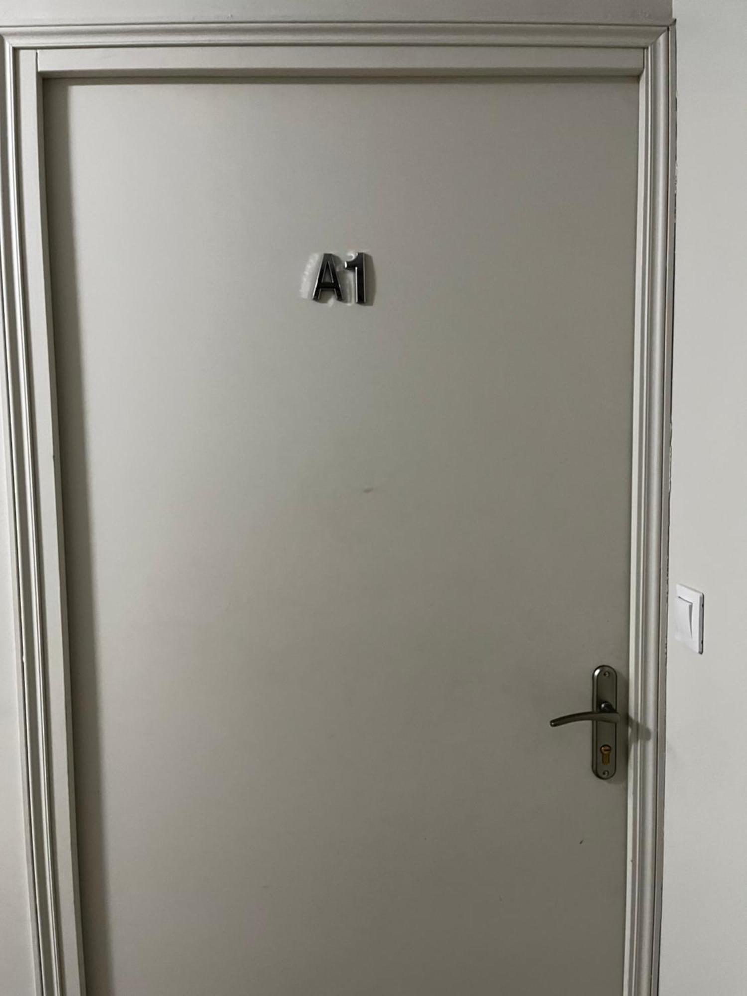 Chez Mia Paris Hostel Екстериор снимка