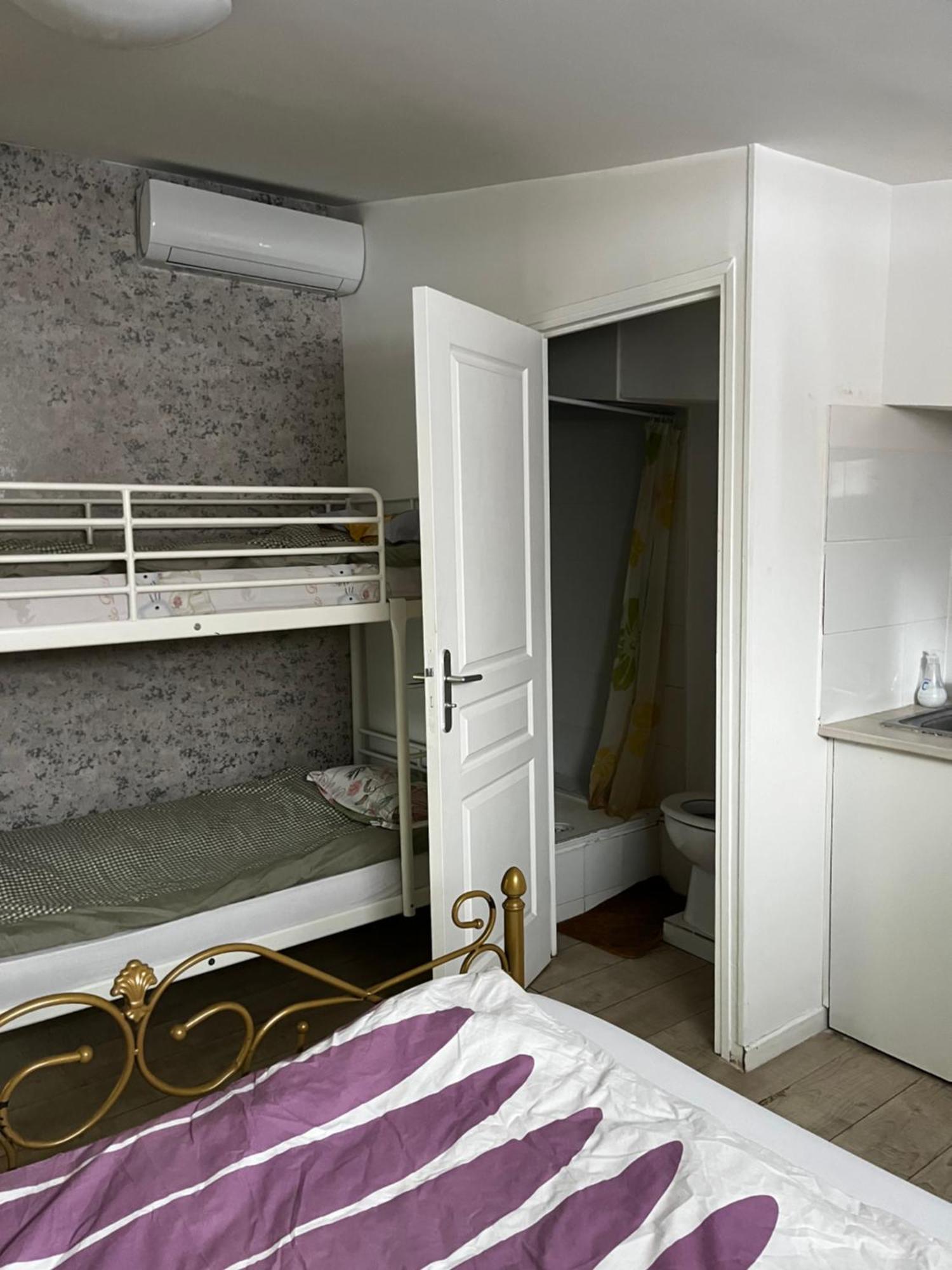 Chez Mia Paris Hostel Екстериор снимка